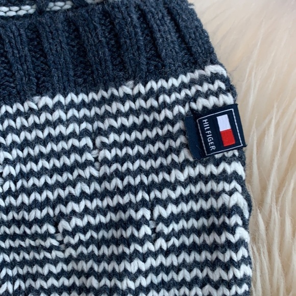 TOMMY HILFIGER KNITTED NAVY SCARF - Picture 2 of 5